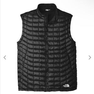 Brand new!! Men’s The North Face Thermoball Trekker vest